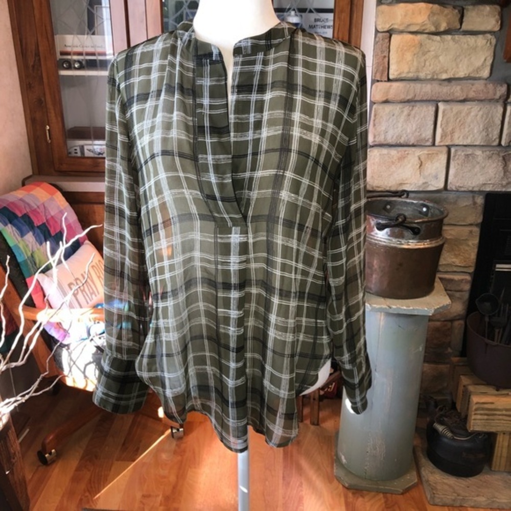 BANANA REPUBLIC SIZE SMALL OLIVE GREEN PLAID SHEER HI LO BLOUSE LONG SLEEVE